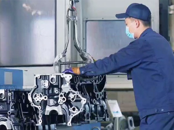 制造企業(yè)選擇AGV叉車(chē)應(yīng)該注意哪些？